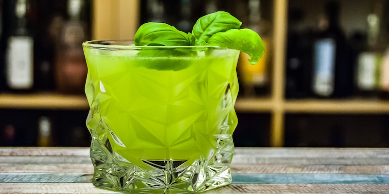 Der Gin Basil Smash ist eine neue Variation mit Gin